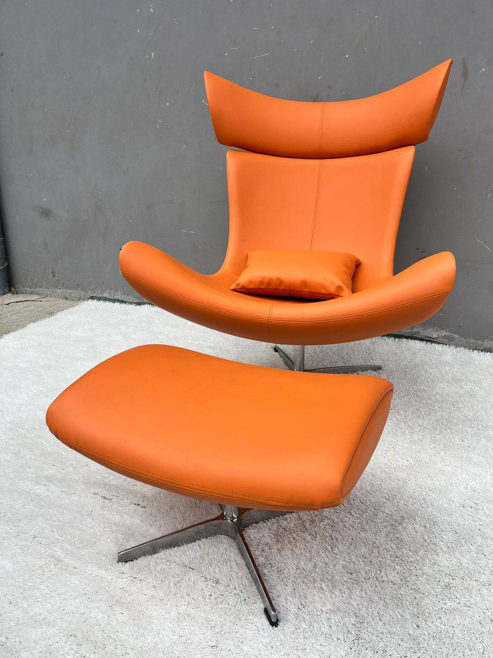 Relaxing chair & Ottoman